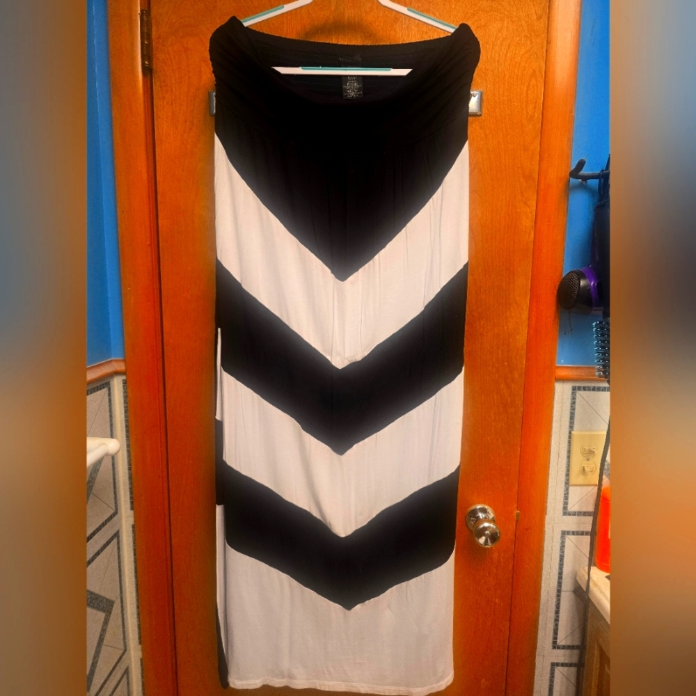 Design History strapless black and white chevron maxi dress, Size: Missy XL